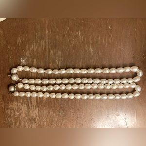 Set of two Pearl Necklaces